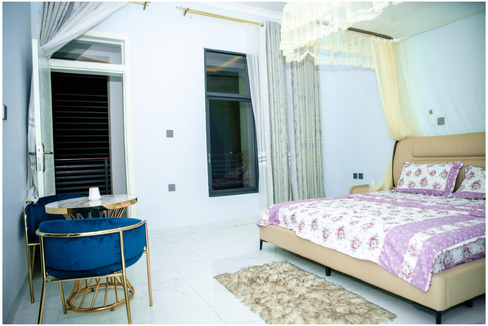 Inzu Ikoteshwa – Miroir, Bujumbura